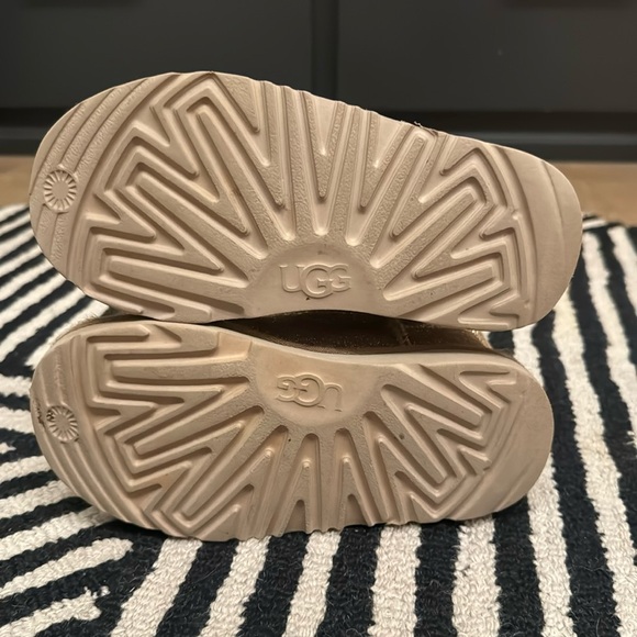 UGG Australia Classic Short II Glitter Sparkle Girls Boots Gold Size 13 - Picture 4 of 9